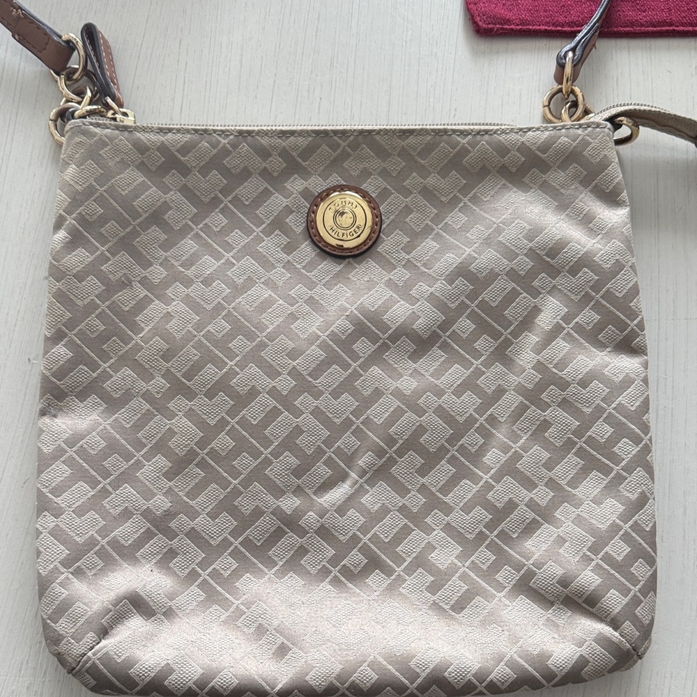 Tommy Hilfiger beige Crossbody purse in good used condition
